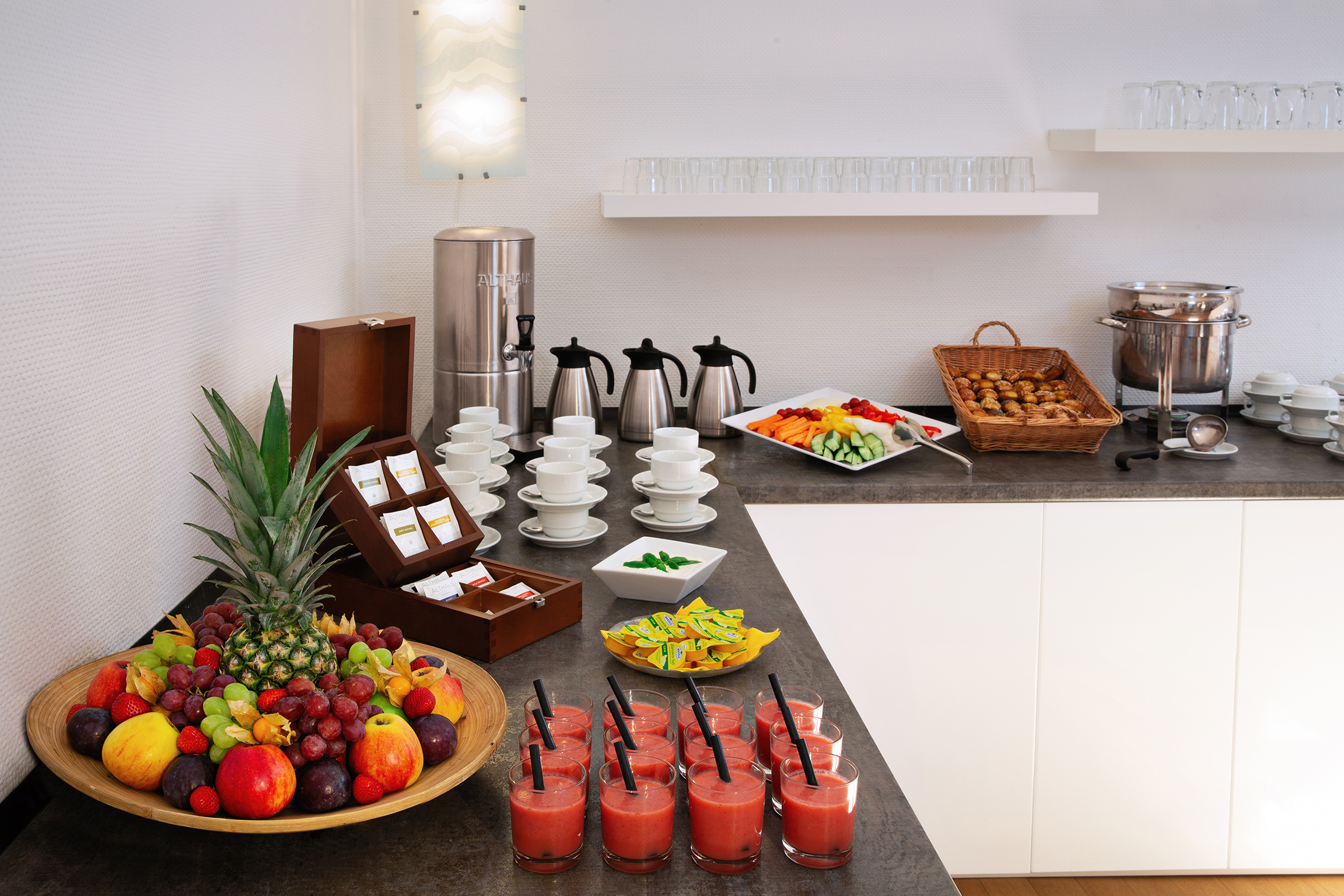 Pausensnack Hotel Morgenland Berlin Kaffee, Tee, Obst, Gemüsesticks, Brötchen, Suppe, Dessert