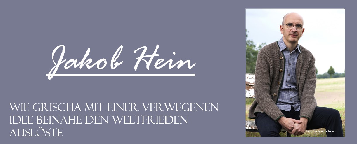 Porträt Jakob Hein (Buchautor und Psychiater), mit Sakko und Hemd, er trägt eine Brille und sitzt auf einer Bank Foto: Susanne Schleyer